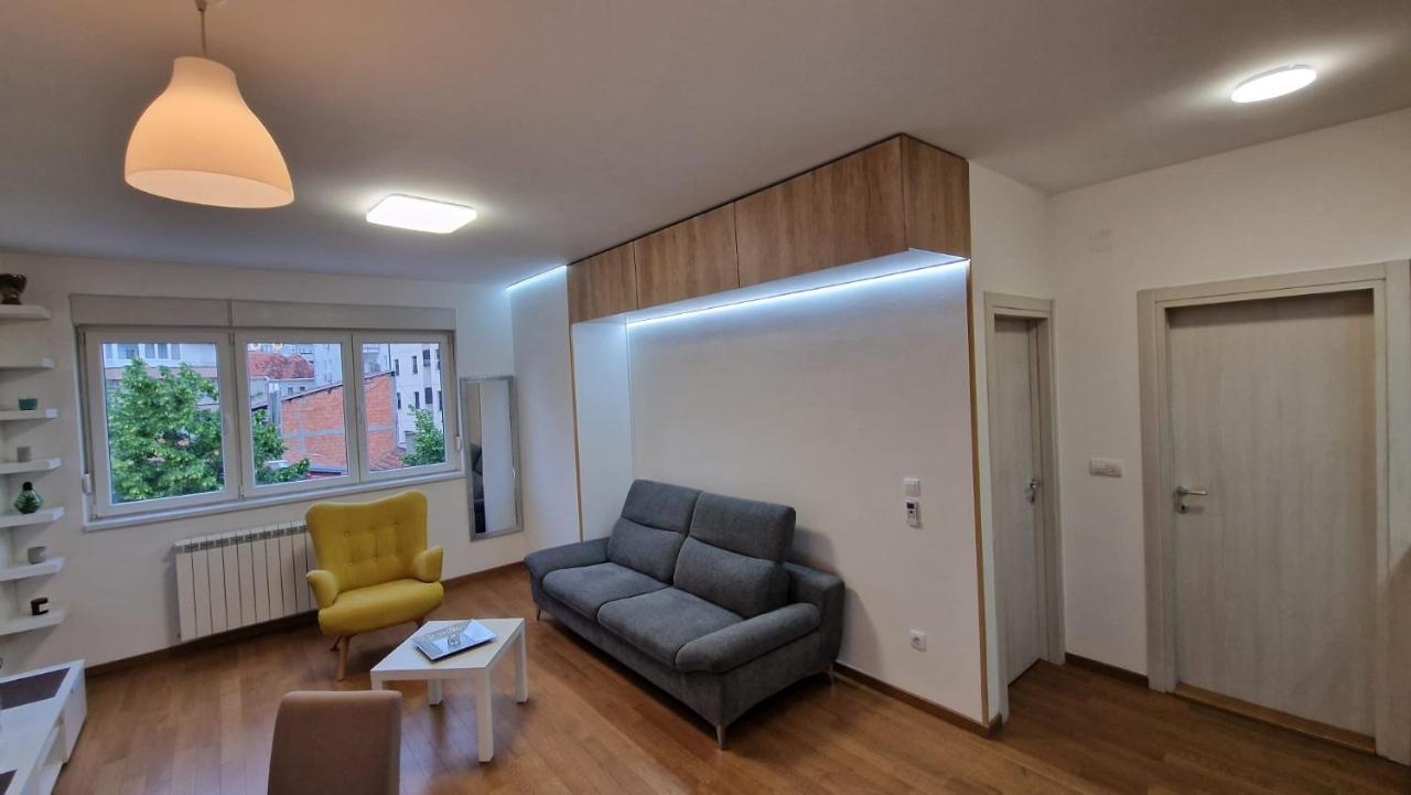 Ferienwohnung Porodicno-Poslovni Udoban Stan Belgrad Exterior foto